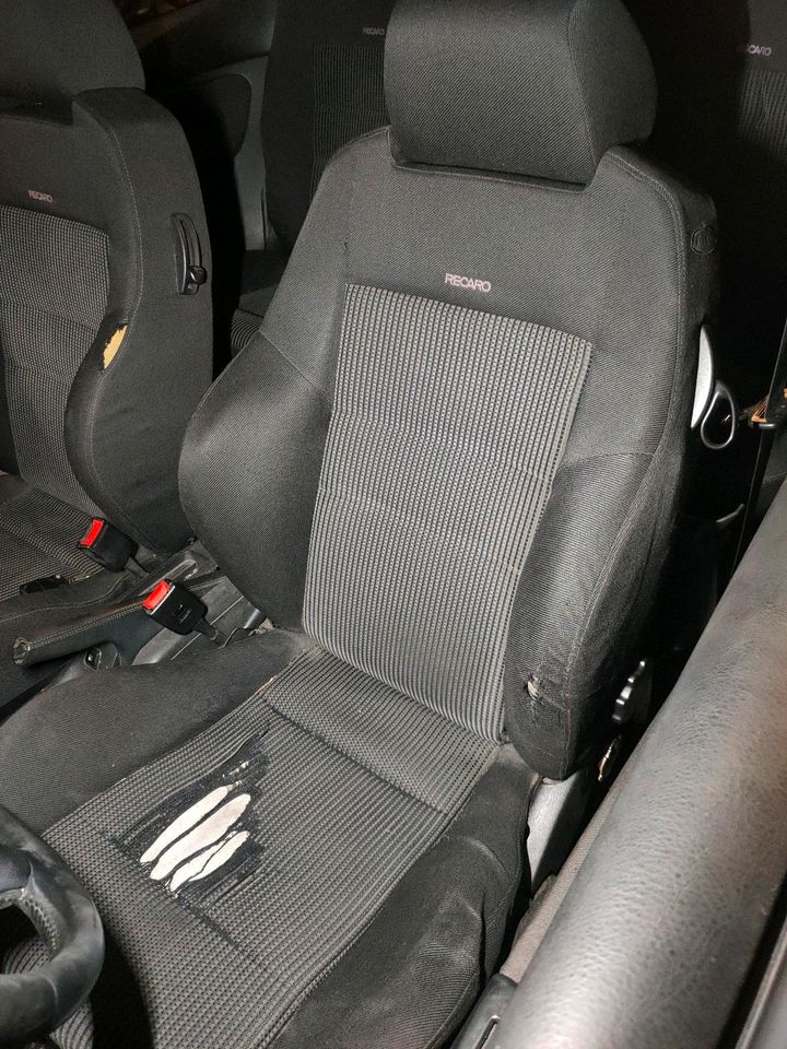 VW Golf 4 IV GTI RECARO Sitzausstattung Innenausstattung in Königswinter