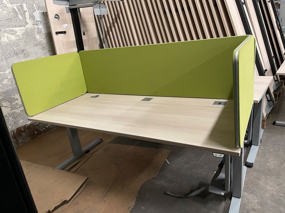 Büromöbel Bürotische Aktenschrank Rollcontainer Stühle in Delmenhorst