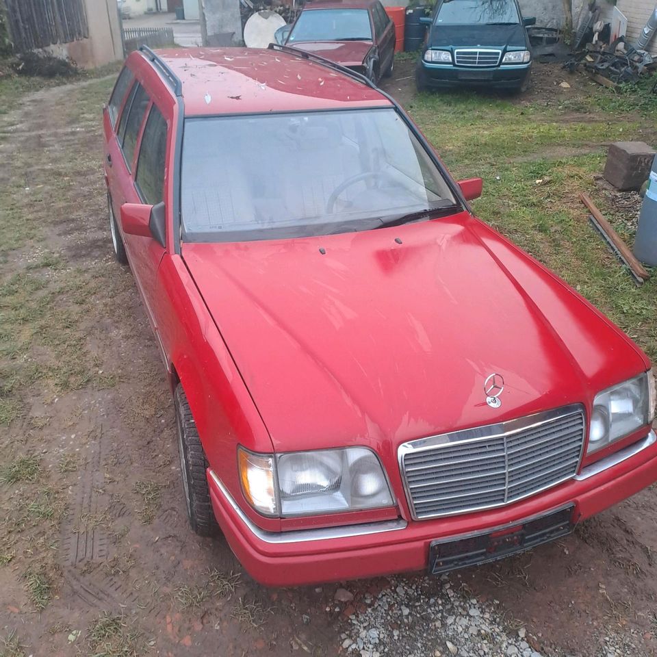 Schlachtfahrzeug, Ersatzteile Mercedes Benz W124 E200 Kombi in Feuchtwangen