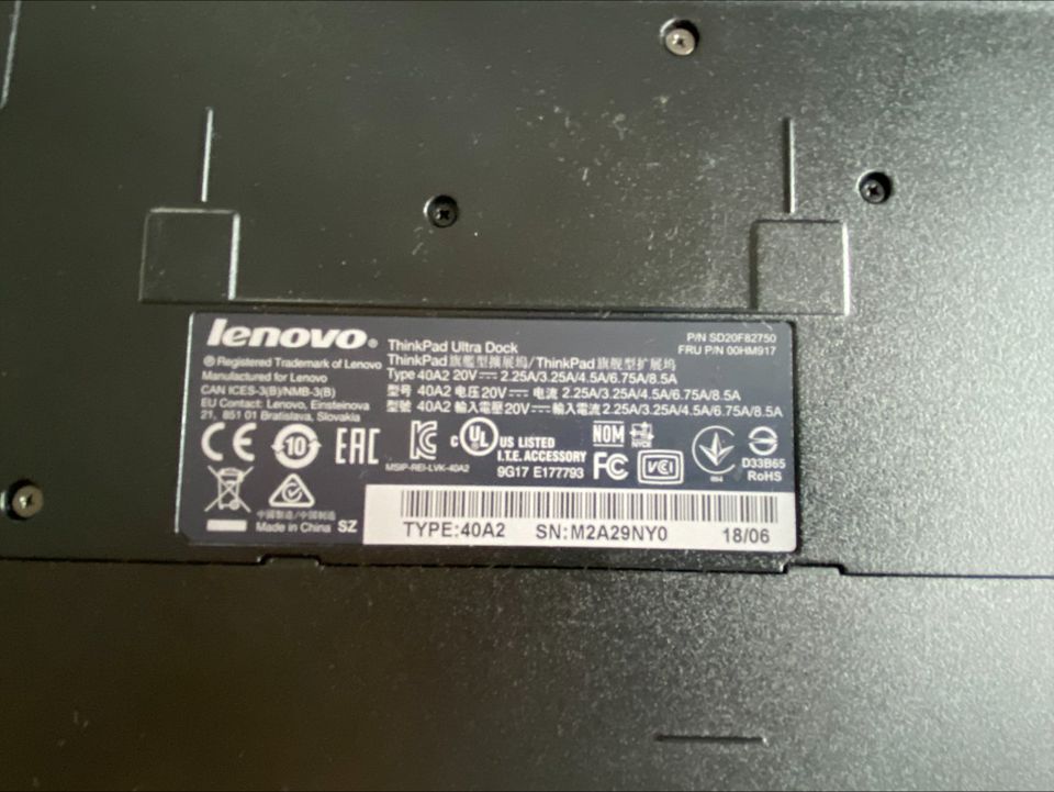 Lenovo Thinkpad Docking Station, Typ 40A2 mit Schlüssel in Essen