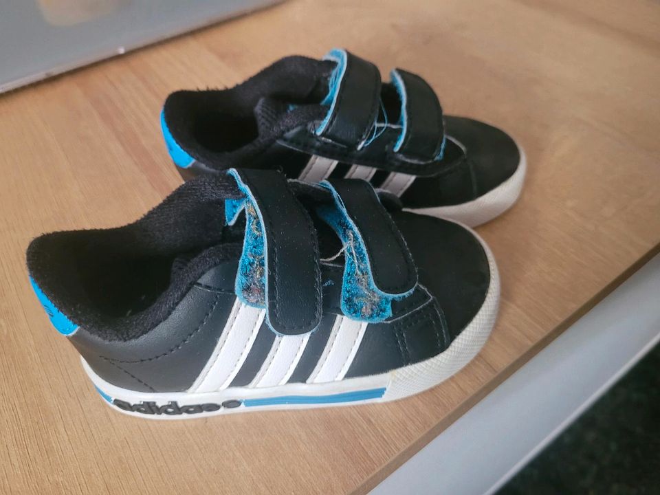 Adidas sneakers in Nürnberg (Mittelfr)