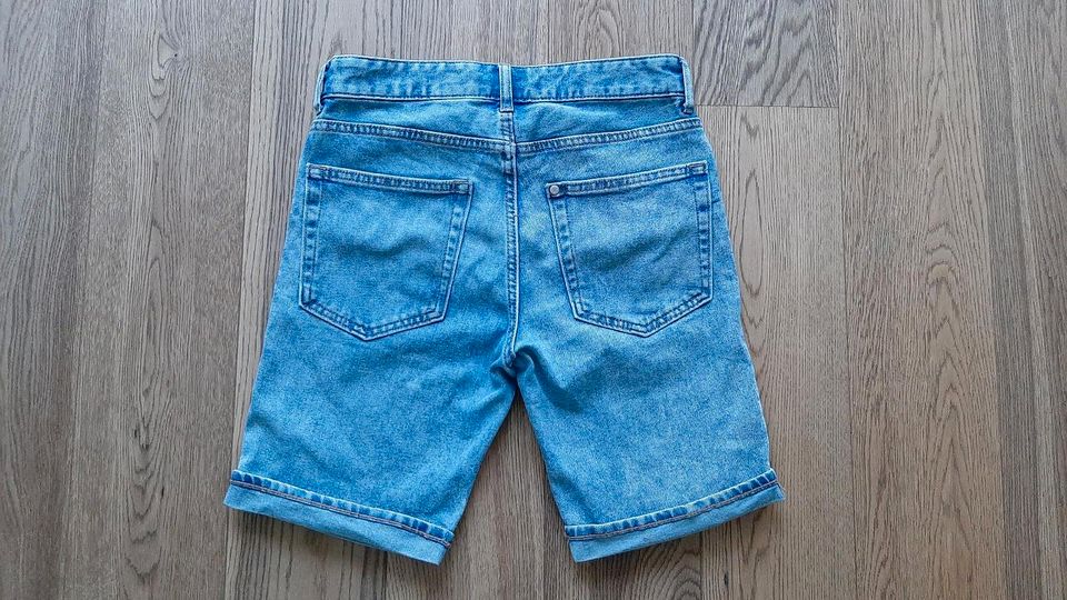 H&M kurze Hose, Jeans Short Gr. 28 in Hamburg