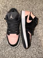 AIR JORDAN 1 LOW (GS) BLACK/ARCTIC ORANGE-WHITE – EUR 38 Hessen - Hofheim am Taunus Vorschau