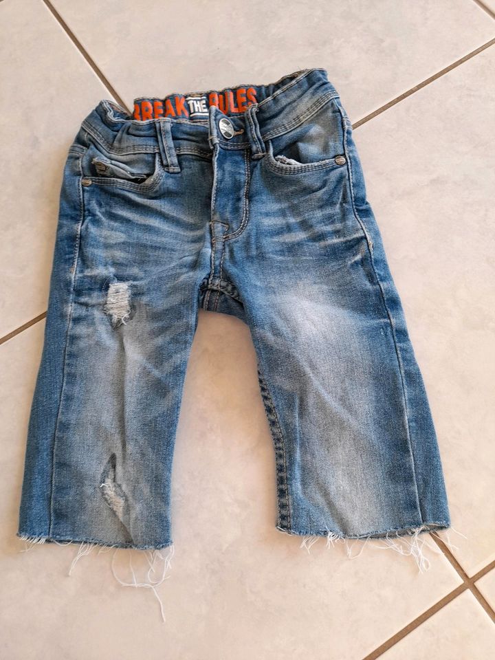 Kurze Jeans 98 in Riegelsberg