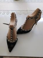 Damen Pumps Spangenschuhe mit T-Steg mit Sternen u. Nieten Gr. 38 Berlin - Spandau Vorschau