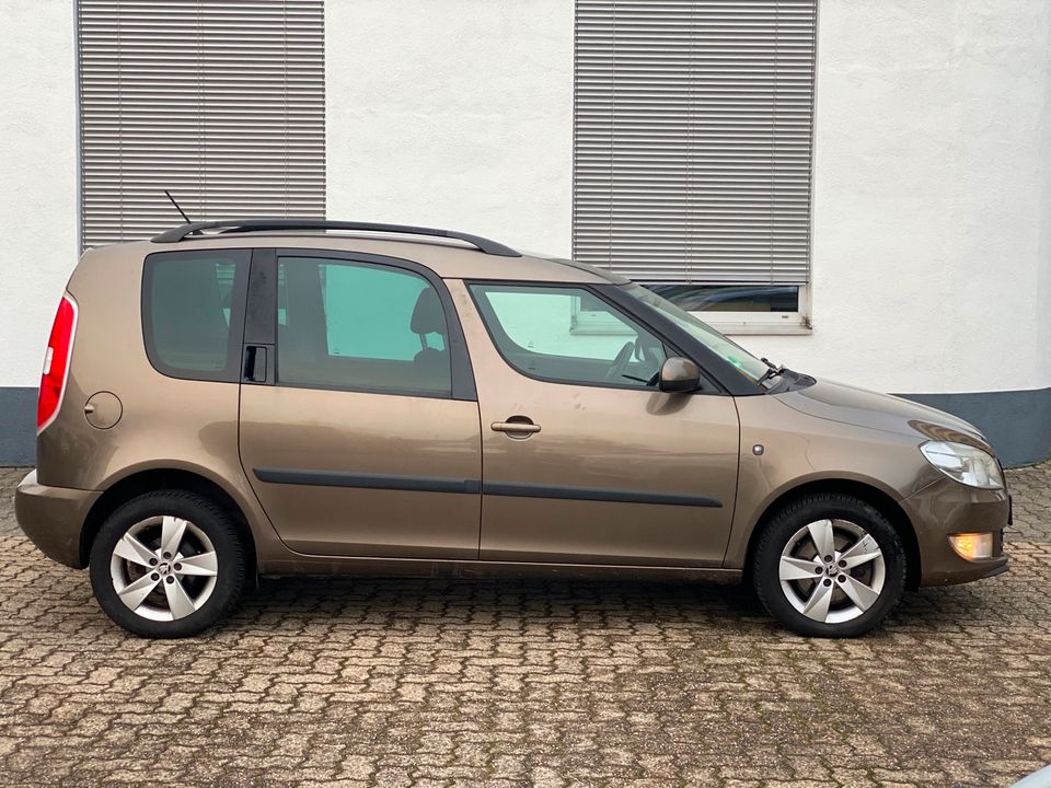 Skoda Roomster 1.6 TDI 1. Hand , Sitzheizung in Langen (Hessen)